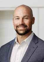 Dustin Hollas Headshot