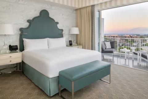 LAXBH_Executive_Suite_K1FOP1_Bedroom_Terrace.jpg