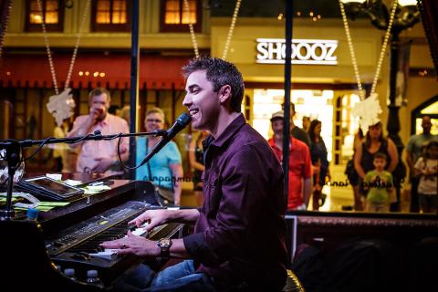 Las Vegas Piano Man & Vocalist, Scott Nicholson