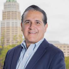 Dr. Luis Torres