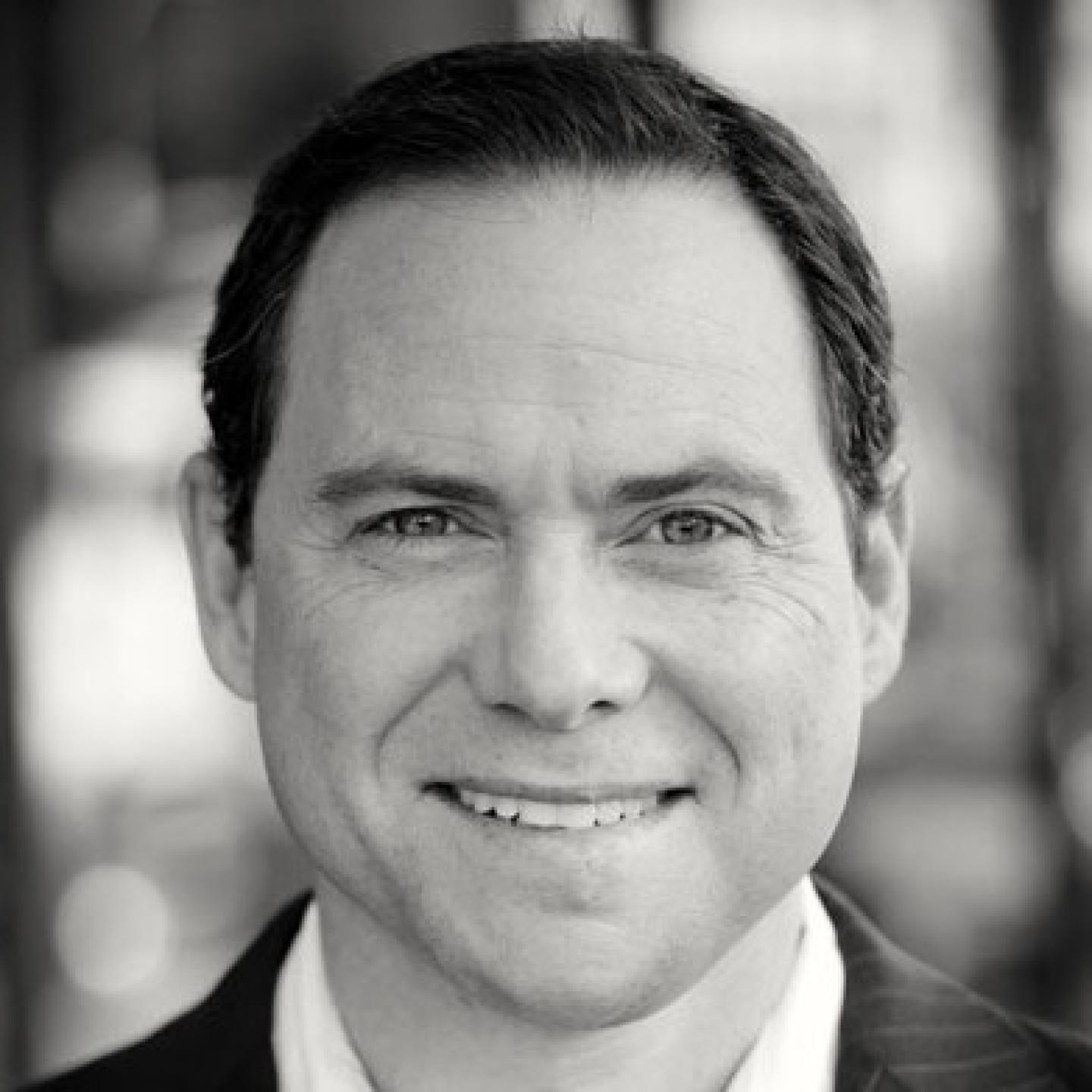 a black and white headshot of moderator Ken Firtel, an older white man
