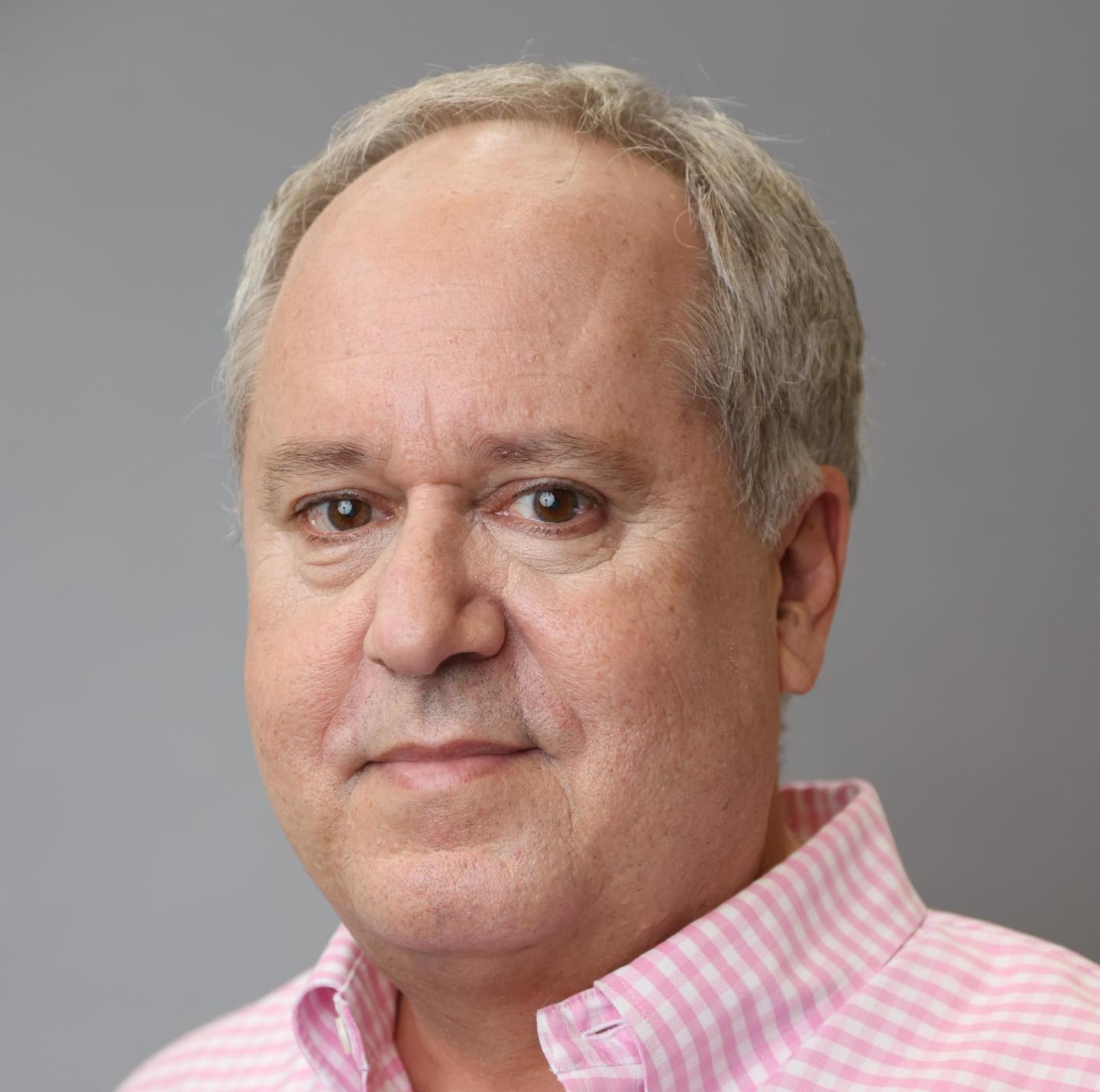 Scott J Saunders Headshot