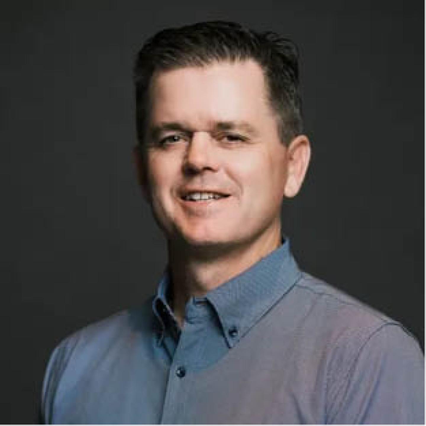 Shan Edwards headshot