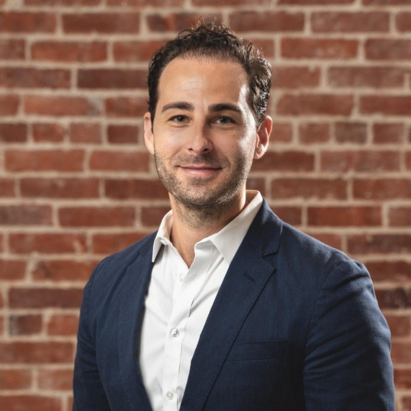 damien weinstein headshot