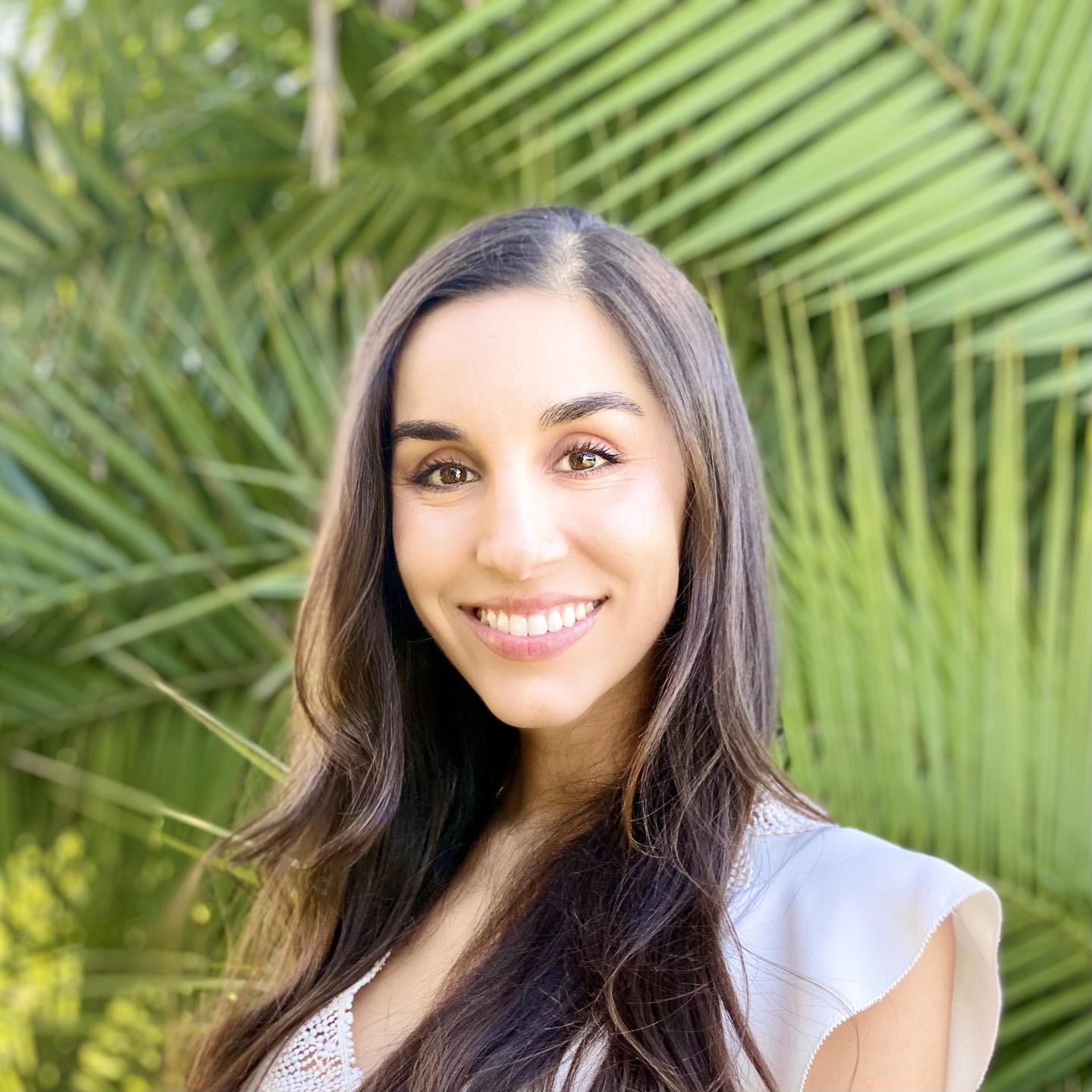 Dorna Moini Headshot.jpg