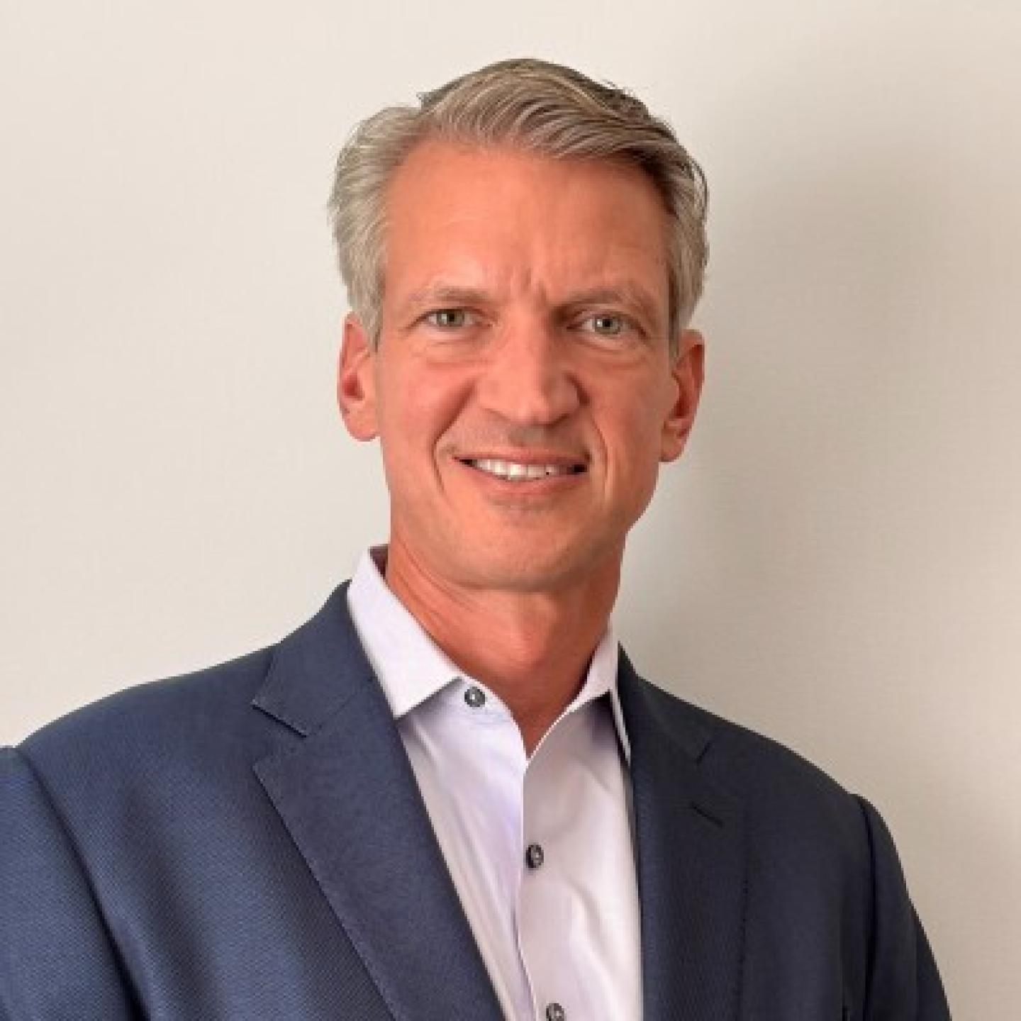 chris peck headshot